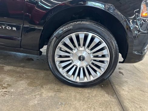 Used 2017 Lincoln Navigator L Reserve AWD/4WD image 33