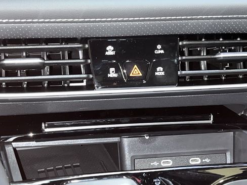 New 2026 Volkswagen Atlas Cross Sport SE AWD/4WD image 9