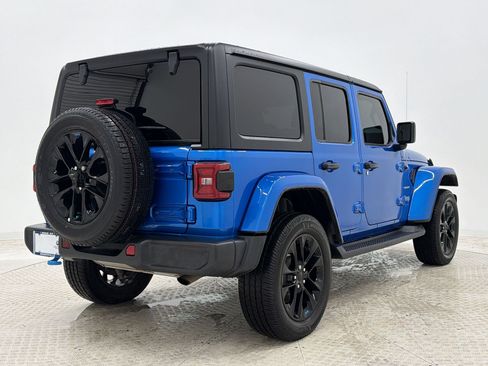 Used 2022 Jeep Wrangler Unlimited Sahara w/ Cold Weather Group AWD/4WD image 9