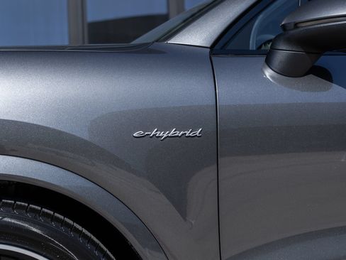 Certified 2026 Porsche Cayenne E-Hybrid AWD/4WD image 18