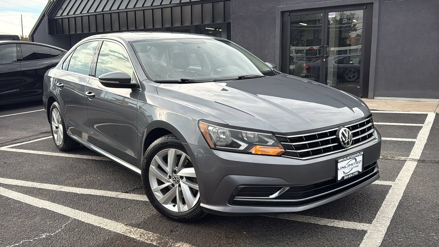 Used 2018 Volkswagen Passat 2.0T SE FWD image 1