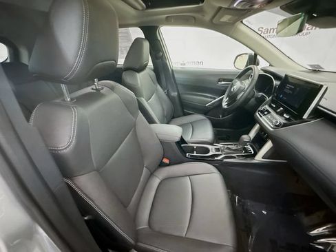 Used 2025 Toyota Corolla Cross XLE w/ Convenience Package FWD image 28
