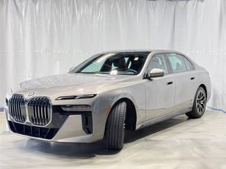 Used 2023 BMW 760i xDrive video 3