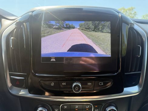 Used 2023 Chevrolet Traverse LT AWD/4WD image 12