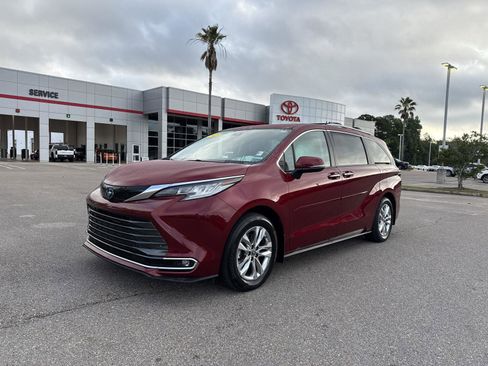 Certified 2023 Toyota Sienna Limited FWD image 1