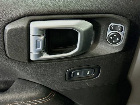Used 2021 Jeep Gladiator Mojave w/ Dual Top Group AWD/4WD image 25