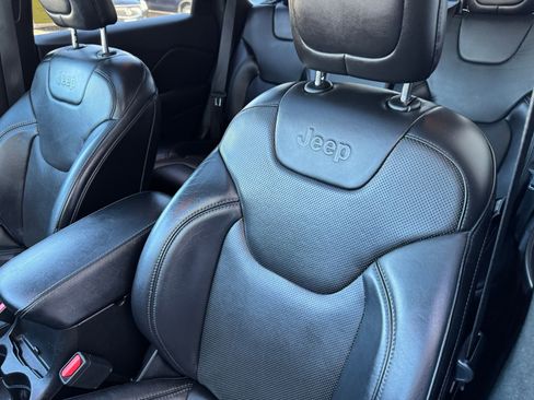 Used 2019 Jeep Cherokee Limited image 21