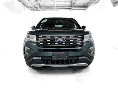 Used 2016 Ford Explorer XLT w/ Equipment Group 202A image 2