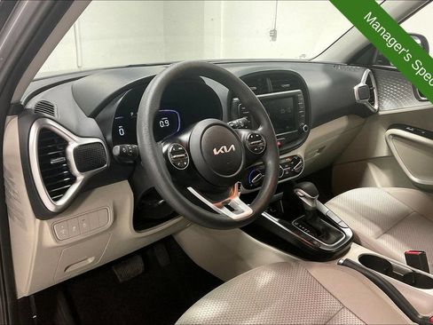 Used 2025 Kia Soul LX w/ LX Technology Package FWD image 16