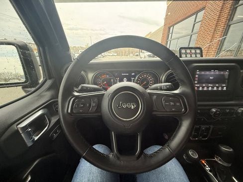 Used 2021 Jeep Gladiator Sport image 19