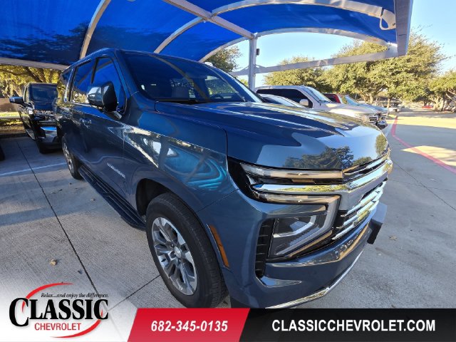 Used 2025 Chevrolet Suburban LT w/ Comfort Package AWD/4WD image 1