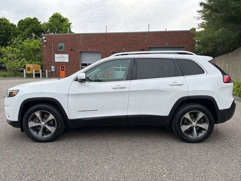 Used 2019 Jeep Cherokee Limited AWD/4WD image 2