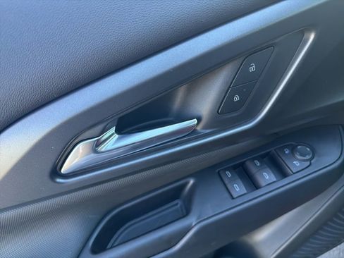 New 2026 Chevrolet Equinox EV LT image 18