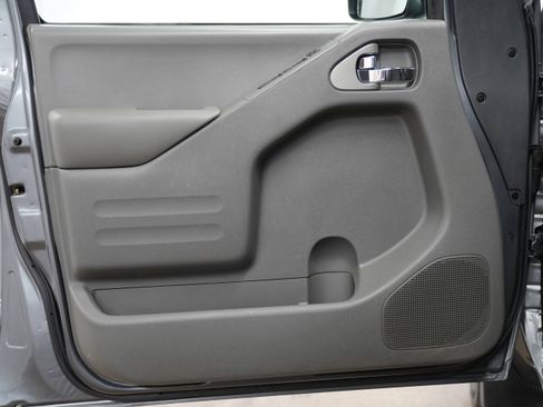 Used 2019 Nissan Frontier SV AWD/4WD image 16
