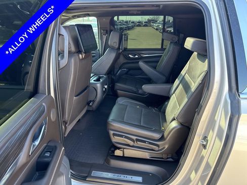 Used 2021 GMC Yukon XL Denali w/ Denali Premium Package image 6