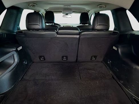 Used 2018 Jeep Cherokee Latitude Plus w/ Cold Weather Group image 24