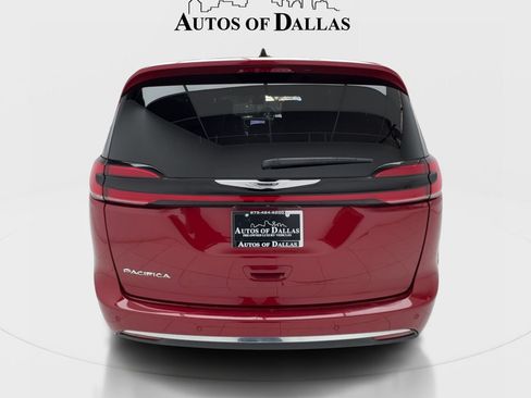 Used 2025 Chrysler Pacifica Select FWD image 9