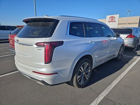 Used 2021 Cadillac XT6 Premium Luxury image 3