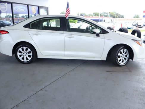 Used 2021 Toyota Corolla LE FWD image 5