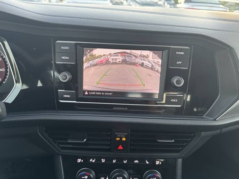 Used 2020 Volkswagen Jetta SE w/ SE Cold Weather Package FWD image 29