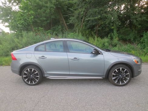 Used 2016 Volvo S60 T5 Cross Country Platinum AWD/4WD image 11