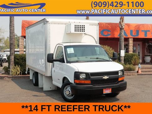 Used 2015 Chevrolet Express 4500 RWD image 1