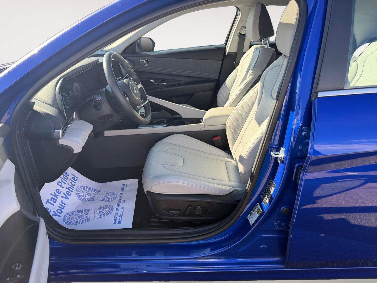 Used 2025 Hyundai Elantra Limited FWD image 9