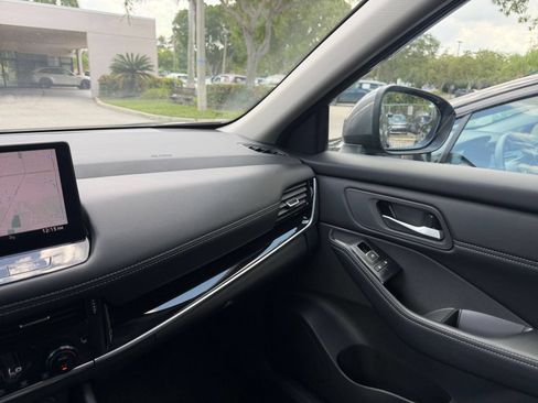 Used 2026 Nissan Rogue SL FWD image 32