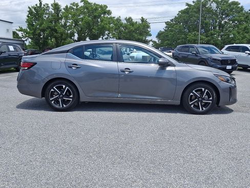 Used 2024 Nissan Sentra SV FWD image 7