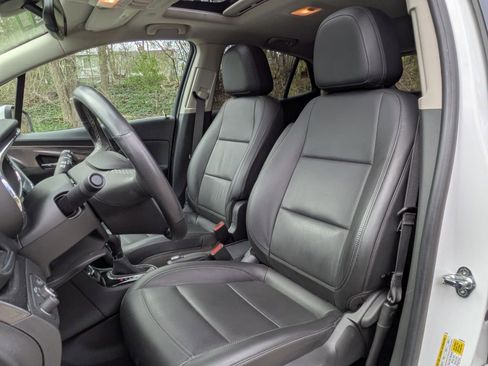 Used 2019 Buick Encore Essence w/ Experience Buick Package AWD/4WD image 12
