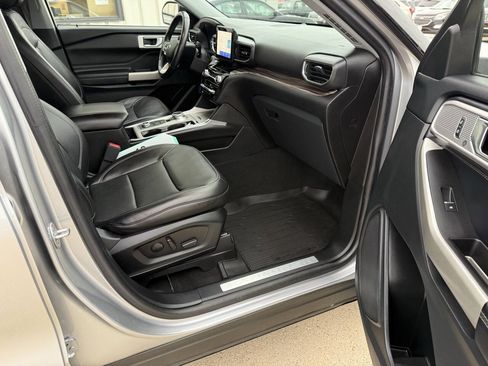 Used 2022 Ford Explorer Limited AWD/4WD image 12