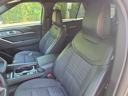 Used 2025 Ford Explorer ST-Line AWD/4WD image 17