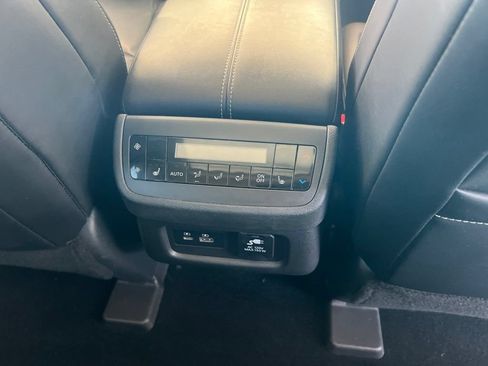 Used 2022 Nissan Pathfinder Platinum AWD/4WD image 22