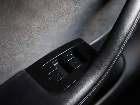 Used 2021 Tesla Model Y 2WD image 37