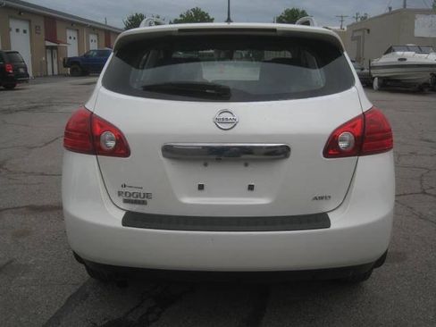Used 2014 Nissan Rogue S w/ Convenience Package AWD/4WD image 8
