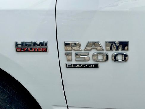 Used 2019 RAM 1500 Tradesman w/ Chrome Appearance Group RWD image 10