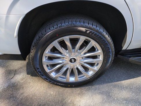 Used 2023 Cadillac Escalade Premium Luxury image 9