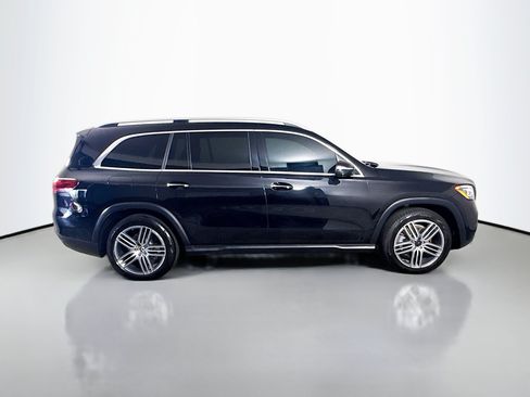 Used 2025 Mercedes-Benz GLS 450 4MATIC image 11