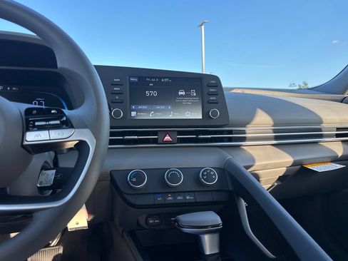 New 2026 Hyundai Elantra SE FWD image 17