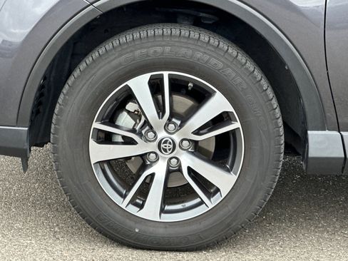 Used 2018 Toyota RAV4 XLE FWD image 25
