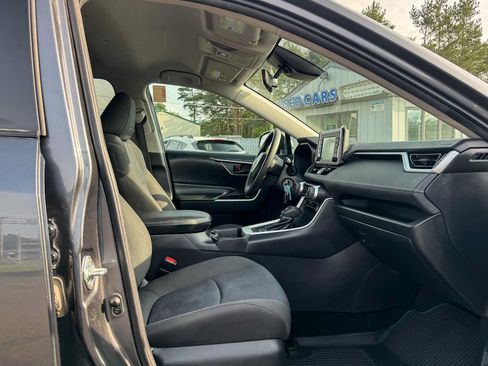 Used 2019 Toyota RAV4 LE w/ All Weather Liner Package AWD/4WD image 9