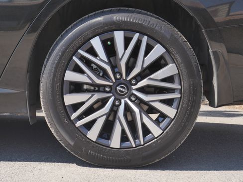 Used 2023 Nissan Altima 2.5 SV w/ SV Premium Package AWD/4WD image 16
