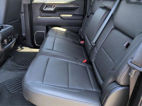 Used 2024 Chevrolet Silverado 1500 LT Trail Boss w/ Convenience Package II AWD/4WD image 18