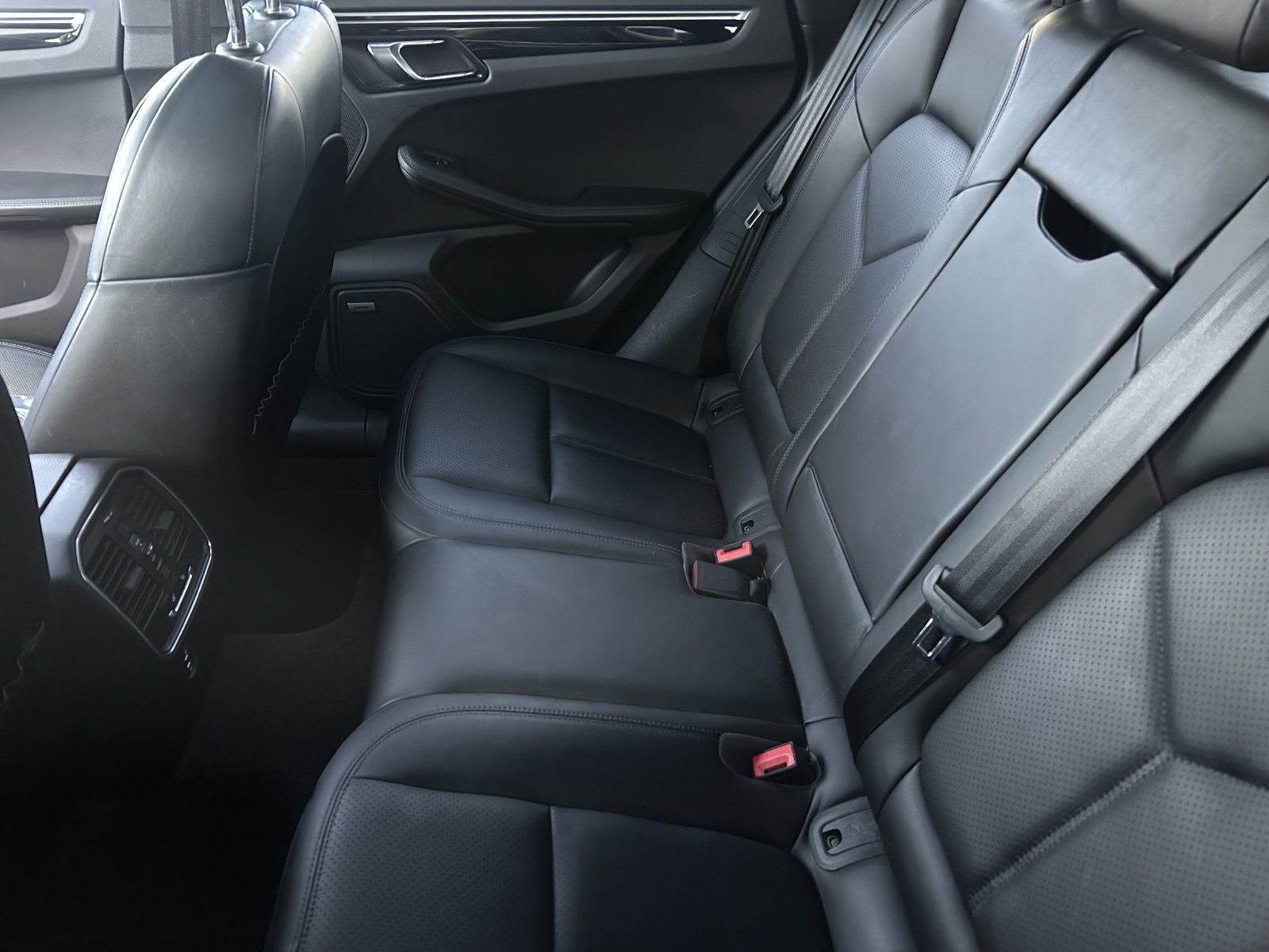 Used 2020 Porsche Macan AWD/4WD image 11