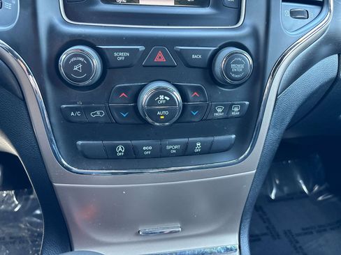 Used 2016 Jeep Grand Cherokee Laredo w/ Quick Order Package 23E AWD/4WD image 19