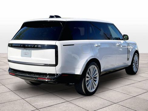 New 2026 Land Rover Range Rover Long Wheelbase SE image 4