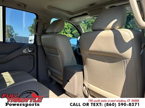 Used 2011 Nissan Frontier SL w/ Moonroof Pkg image 16