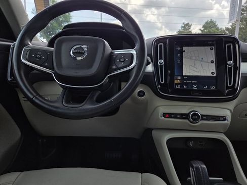 Used 2021 Volvo XC40 T5 Momentum w/ Premium Package AWD/4WD image 22