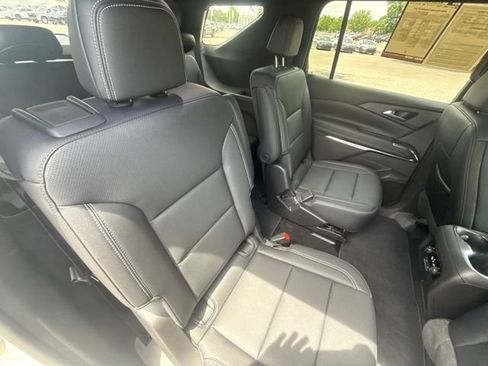 Used 2026 Chevrolet Traverse LT w/ Sun and Wheel Package FWD image 18