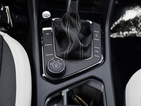 New 2025 Volkswagen Taos SE image 27